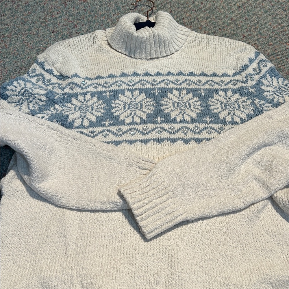 Woman’s Cream and Blue Turtleneck Sweater - Picture 14 of 14